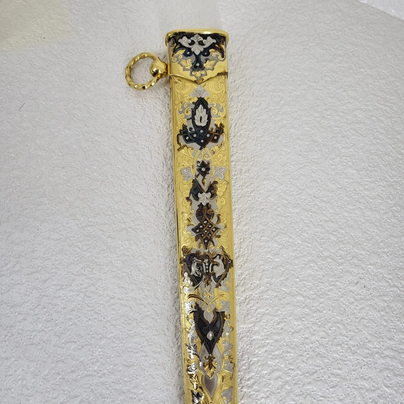 Дага Скорпион с камнями